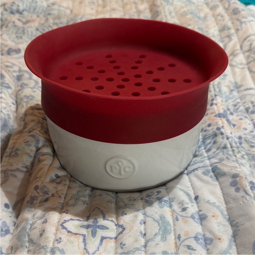 Pampered Chef Red and White Collapsible Strainer